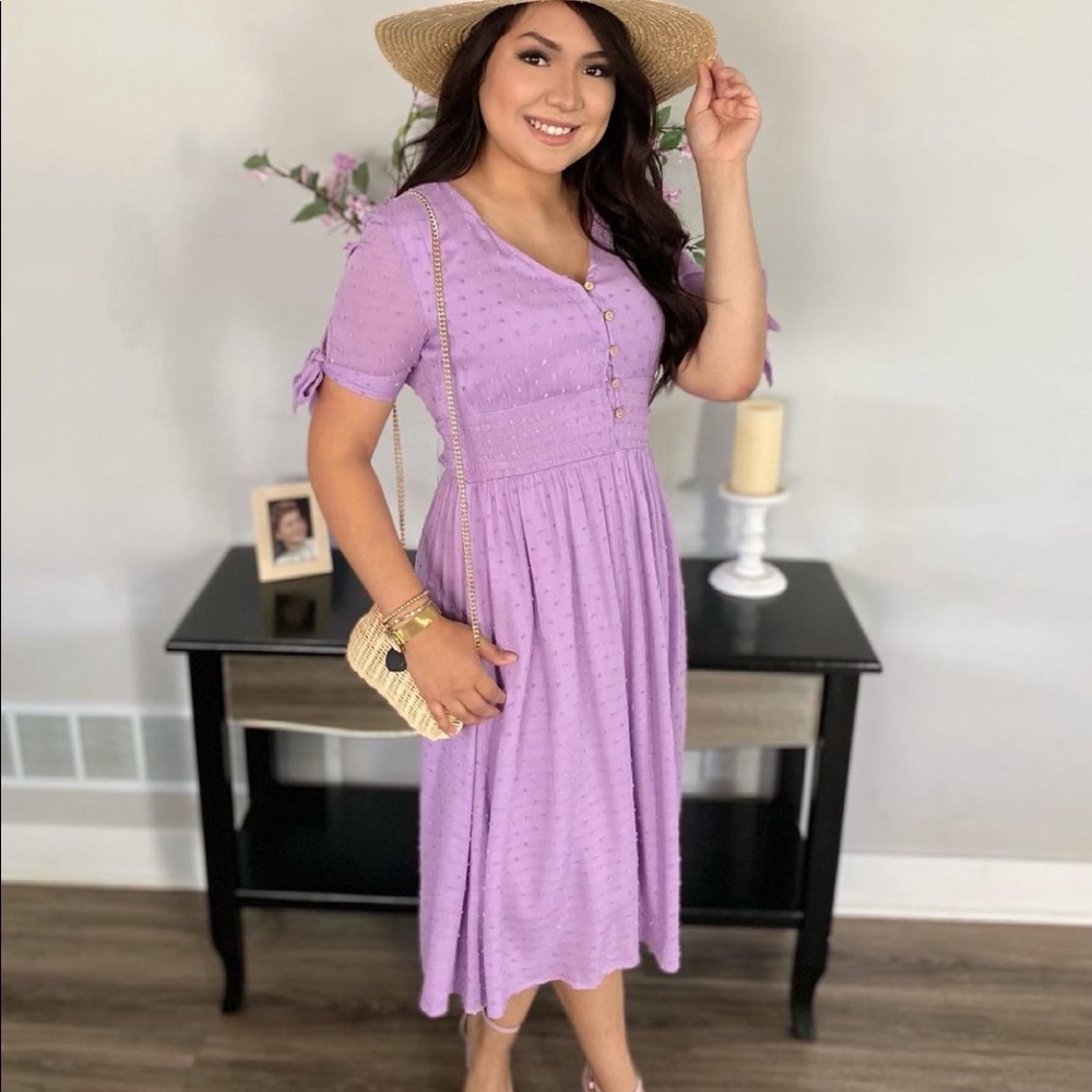 Perfect for Spring! Lilac dress with bow sleeves